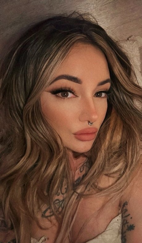 Brittany Zapata sexy pornstar gallery