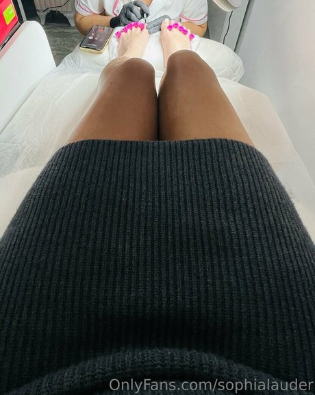 sophialauder model image