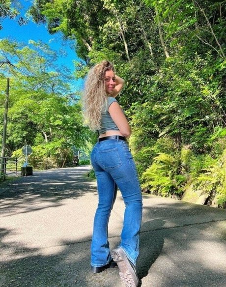 Miare s Project adult model pic