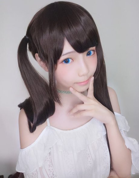 eeelyeee sex star pictures