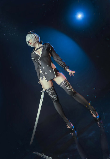 eeelyeee naked actress img