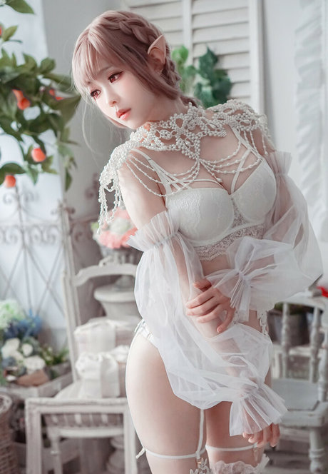 eeelyeee model hot img