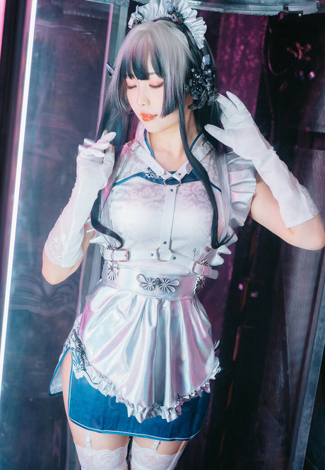 eeelyeee model xxx photo