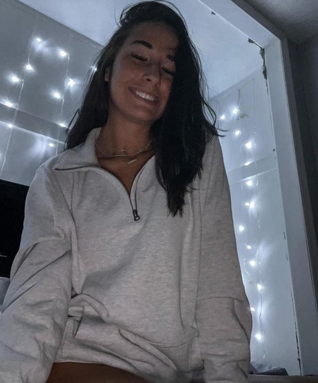 amateur mom onlyfans top image