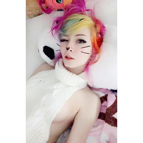 Himedeary model pornographic images