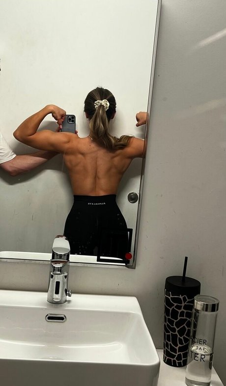 Meelah Robbins model best gallery