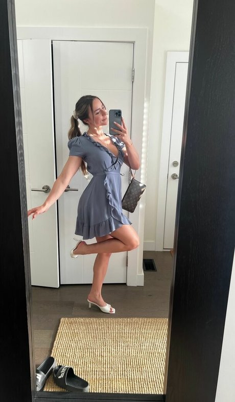 Meelah Robbins star top gallery