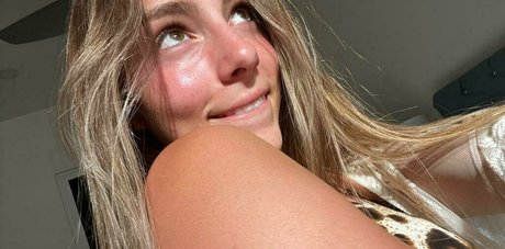 Meelah Robbins high quality actress pic