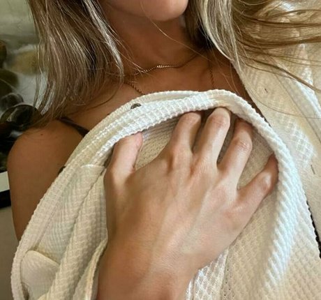 Meelah Robbins pornstar erotic image