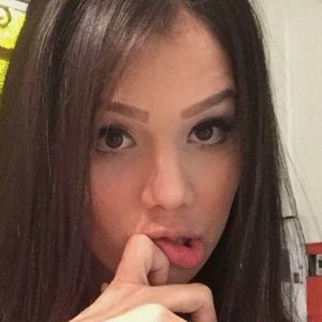 Victoria Helena hd star image