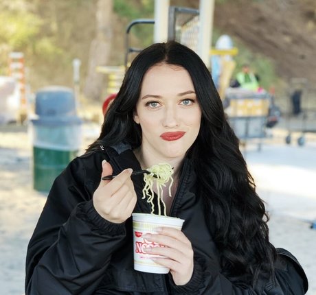 Kat Dennings star free pics