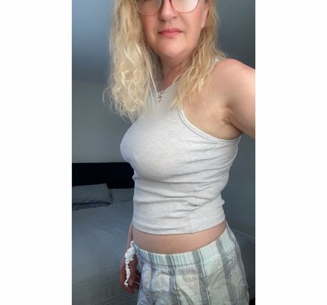 mature mom onlyfans porno gallery