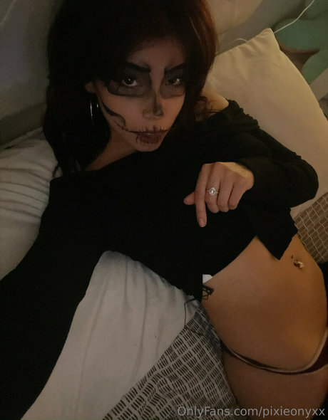 famous onlyfans nudes archive