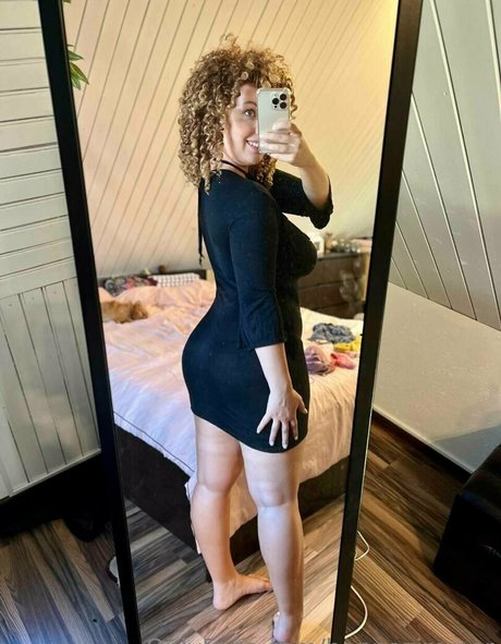 squat onlyfans perfect image