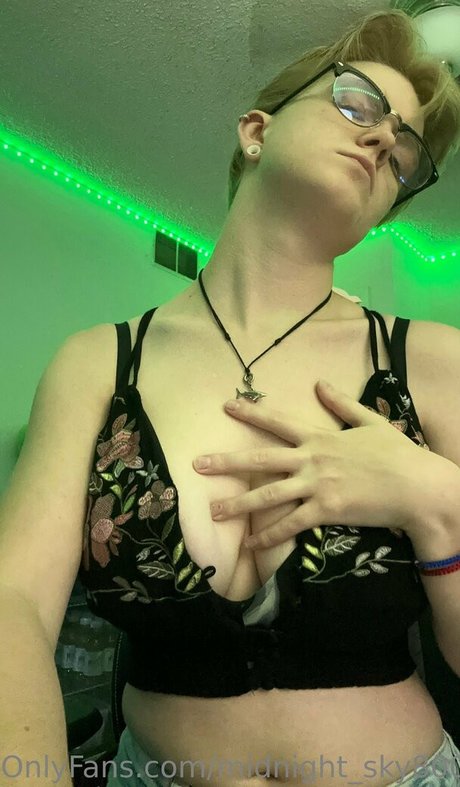 midnight sky80085 sexy actress pics