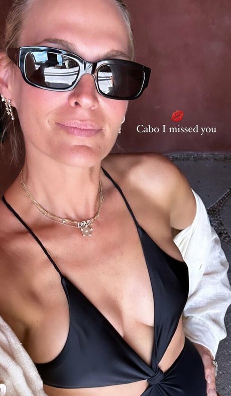 Molly Sims beautiful pornstar photo