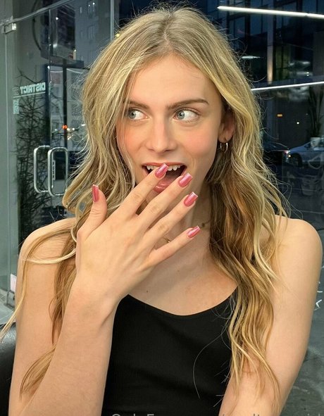 cooltransgirl high quality model image