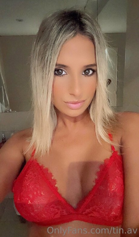 tin av erotic star img