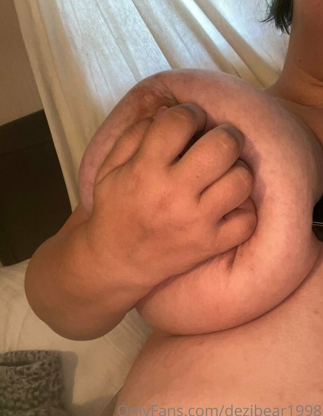 dezibear1998 hot pornstar pic