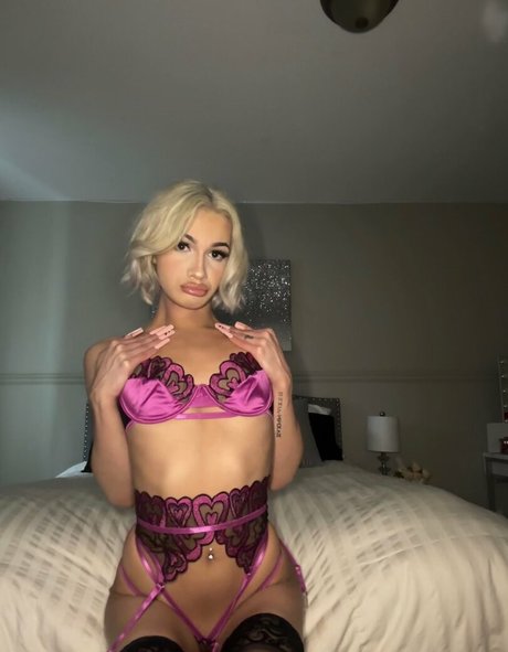 Izadolla perfect actress pics