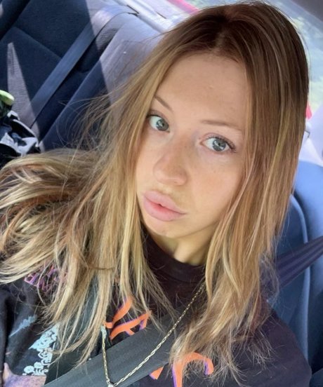 lolcaughtureye nudes model images