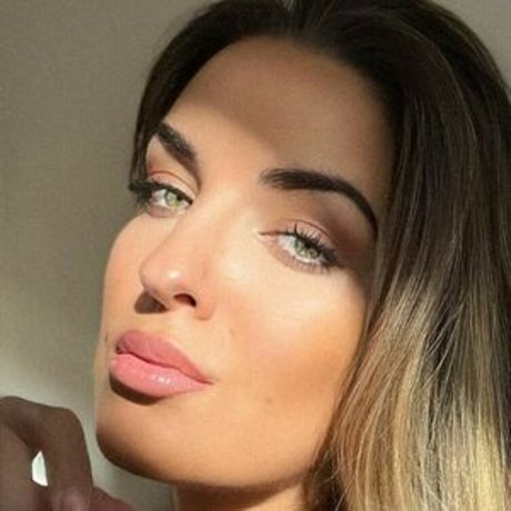 CARA Loves Lingerie star pornographic pic