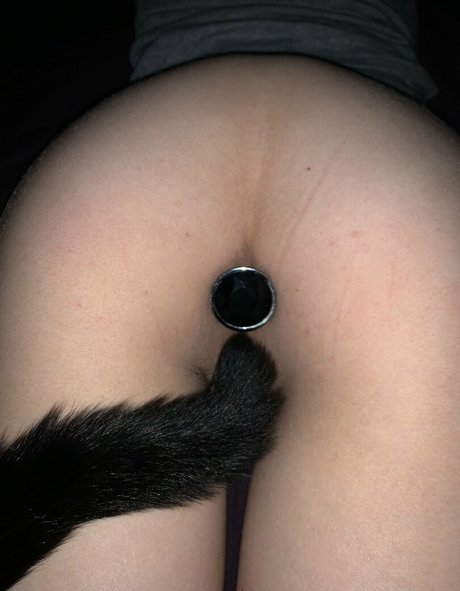 FrontDeskLady erotic pornstar pic