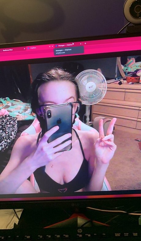 FrontDeskLady sex star pics