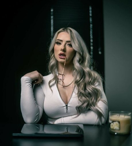 Miranda Cohen porn model photo