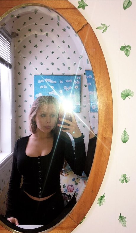 Emily Kyte perfect star archive