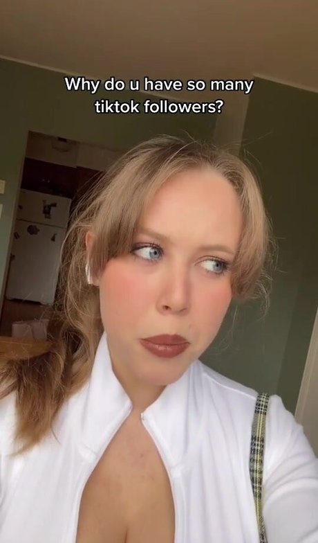 Emily Kyte model xxx pics