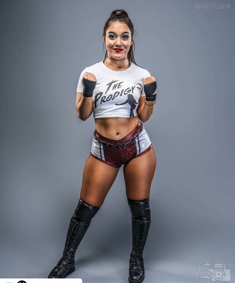 Roxanne Perez nude actress pic