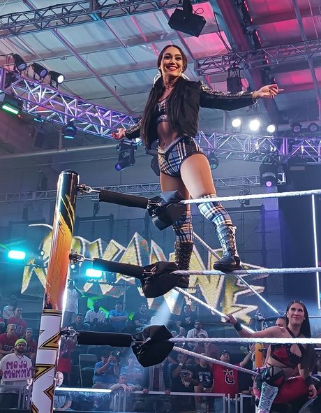 Roxanne Perez model sexy image