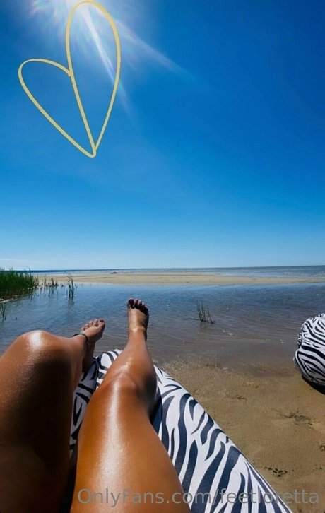 feetloretta exclusive model img