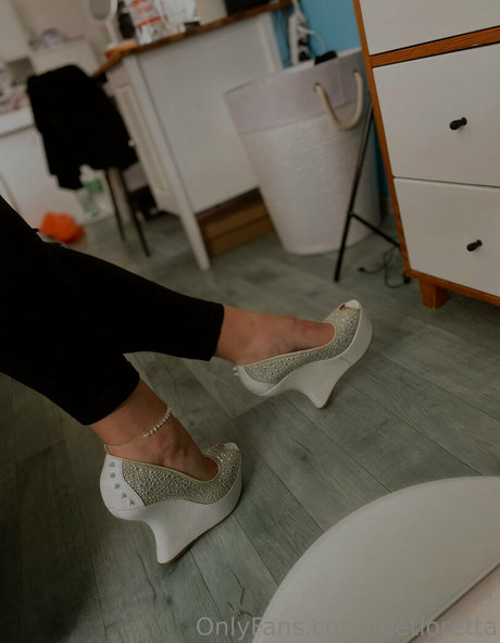 feetloretta art pornstar photo