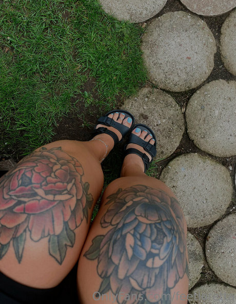 feetloretta model erotic pic