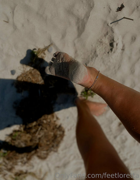 feetloretta nudes model gallery