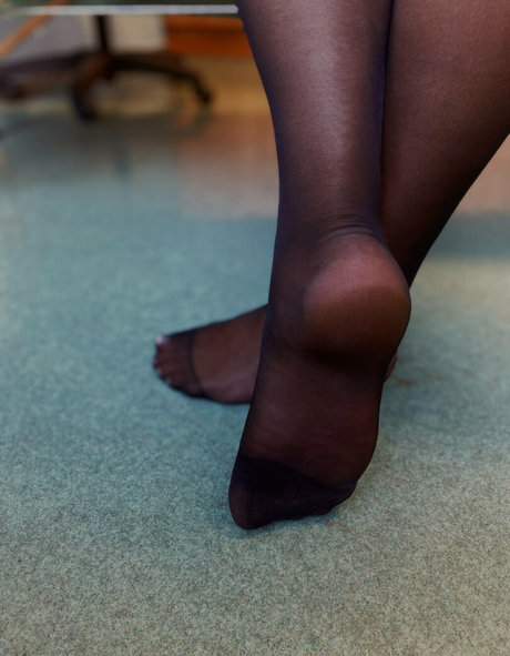 feetloretta hd model image