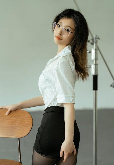 pregnant asian onlyfans porno picture