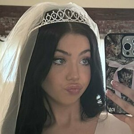 imhollyday sex actress pictures