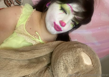 moaningbrat sexy model archive