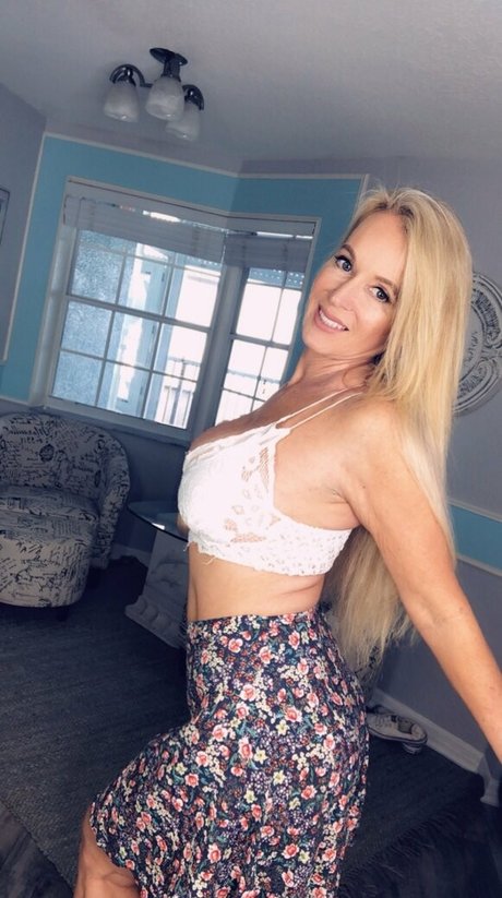 ellehotmommy model perfect galleries