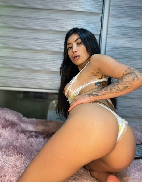 auraamaateell high quality actress pic