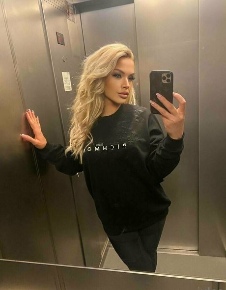 Julesblodna39 sexy actress pic