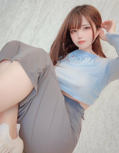 Uri11 27 model adult pictures