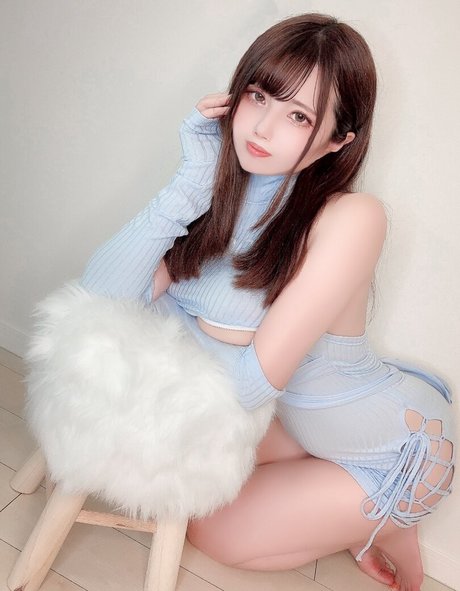 Uri11 27 beautiful model image