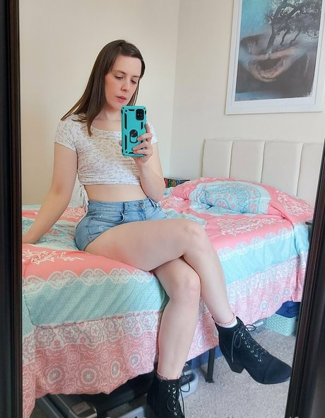 ellynaomifree model pornographic pic