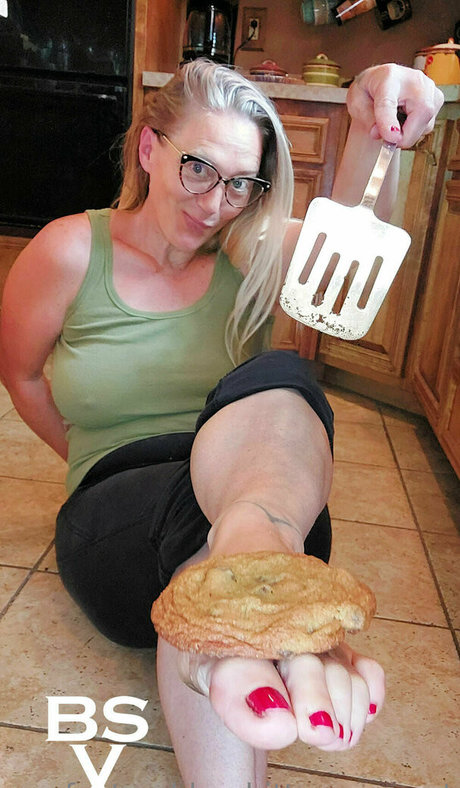 footgoddessbittavonsweet erotic actress photos