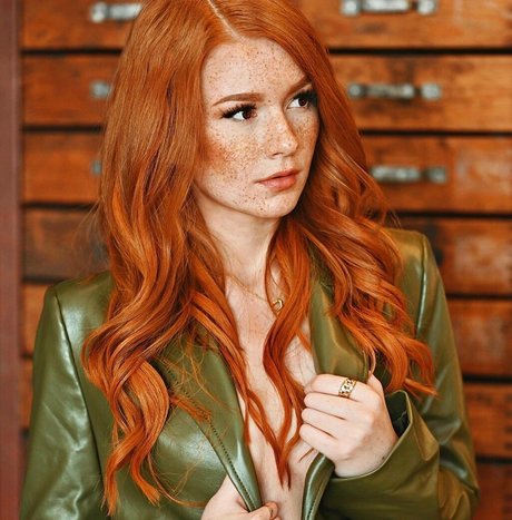 Larissa Opitz naked star gallery