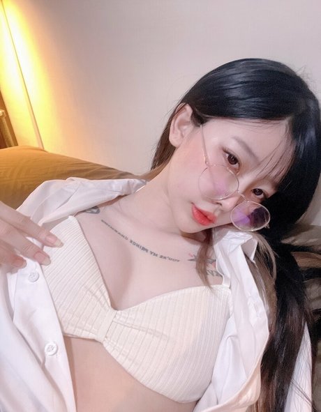 skinny milf onlyfans nudes image